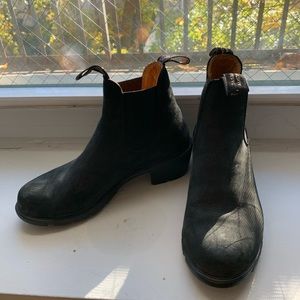 BLUNDSTONES